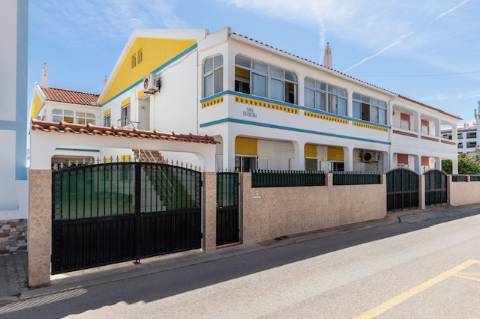 Exclusivo Edifício com 8 Apartamentos em Manta Rota, Algarve