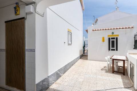 Exclusivo Edifício com 8 Apartamentos em Manta Rota, Algarve