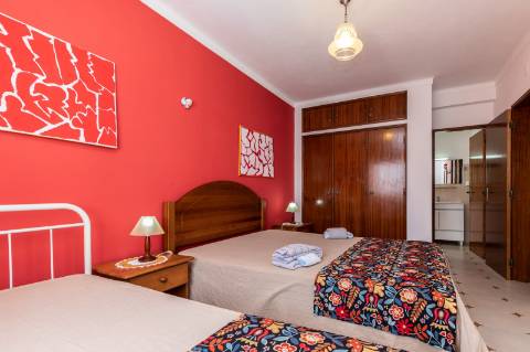 Exclusivo Edifício com 8 Apartamentos em Manta Rota, Algarve