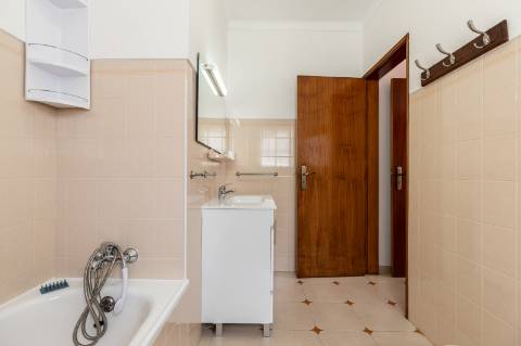 Exclusivo Edifício com 8 Apartamentos em Manta Rota, Algarve