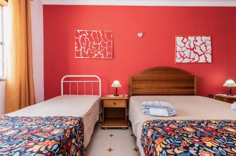 Exclusivo Edifício com 8 Apartamentos em Manta Rota, Algarve