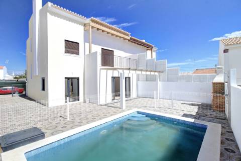Moradia V3 de Design Personalizável com Piscina
