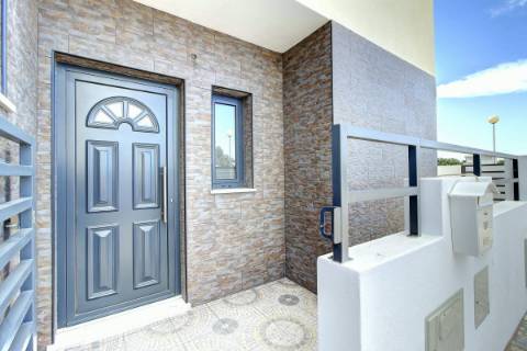 Moradia V3 de Design Personalizável com Piscina