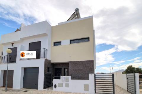 Moradia V3 de Design Personalizável com Piscina
