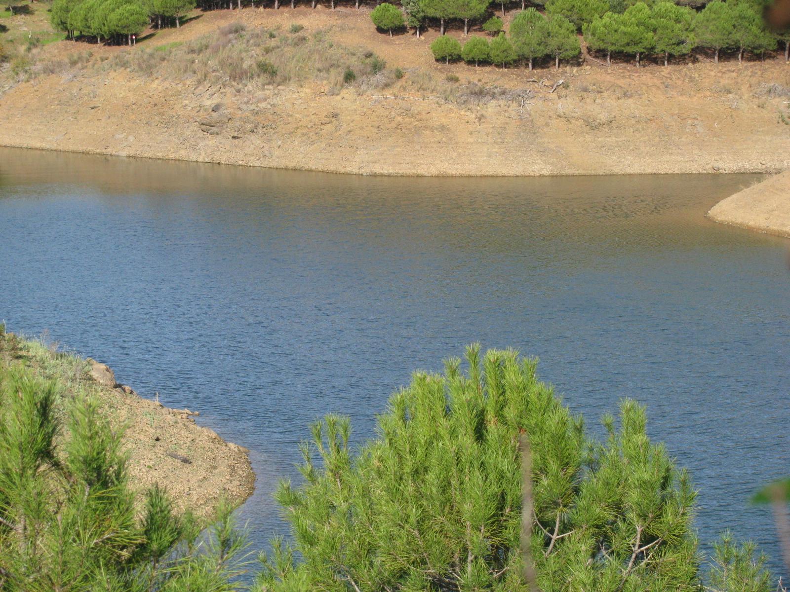 TERRENO RÚSTICO COM 10.480 M2 JUNTO A BARRAGEM DO BELICHE - ALCARIAS - AZINHAL - ALGARVE