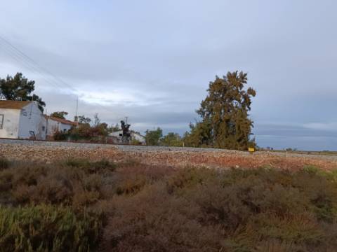 TERRENO RUSTICO COM 9.400 M2 JUNTO A ESTAÇÃO DE COMBOIO DE CASTRO MARIM - ALGARVE
