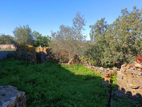 MORADIA EM PEDRA, RUINA COM TERRENO DE 230 M2 - BALURCOS - ALCOUTIM - ALGARVE