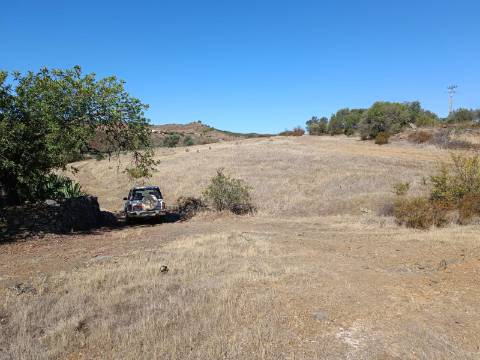 TERRENO COM 83.240 M2 - JUNTO A RIBEIRA DE ODELEITE - POSSIBILIDADE DE CONSTRUÇÃO HABITAÇÃO E TURISMO EM GALAXES - VAQUEIROS - ALCOUTIM