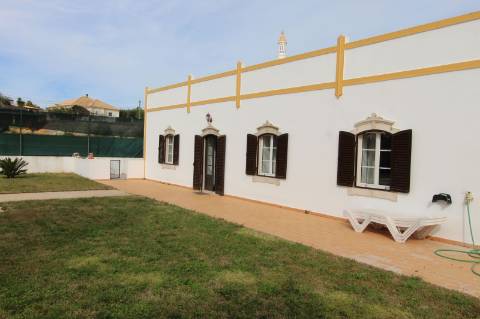 Moradia Típica T3 com piscina.