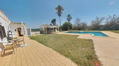 Moradia Típica T3 com piscina.