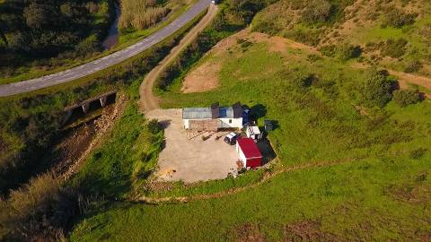 TERRENO RÚSTICO COM 720 M2 - COM SOLAR - BOMBAS - DEPOSITO DE ÁGUA - COM AMOVÍVEL - ALCARIAS GRANDES - CASTRO MARIM - ALGARVE