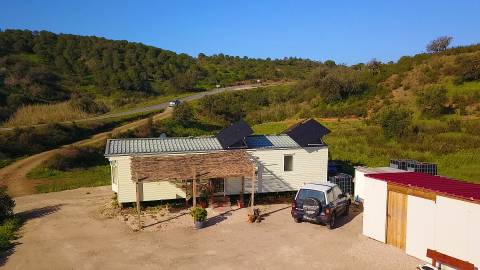 TERRENO RÚSTICO COM 720 M2 - COM SOLAR - BOMBAS - DEPOSITO DE ÁGUA - COM AMOVÍVEL - ALCARIAS GRANDES - CASTRO MARIM - ALGARVE