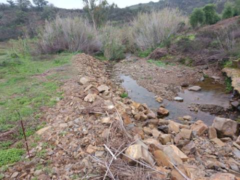 TERRENO RÚSTICO COM 720 M2 - COM SOLAR - BOMBAS - DEPOSITO DE ÁGUA - COM AMOVÍVEL - ALCARIAS GRANDES - CASTRO MARIM - ALGARVE