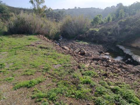 TERRENO RÚSTICO COM 720 M2 - COM SOLAR - BOMBAS - DEPOSITO DE ÁGUA - COM AMOVÍVEL - ALCARIAS GRANDES - CASTRO MARIM - ALGARVE