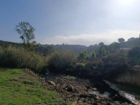 TERRENO RÚSTICO COM 720 M2 - COM SOLAR - BOMBAS - DEPOSITO DE ÁGUA - COM AMOVÍVEL - ALCARIAS GRANDES - CASTRO MARIM - ALGARVE