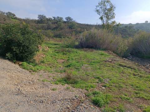 TERRENO RÚSTICO COM 720 M2 - COM SOLAR - BOMBAS - DEPOSITO DE ÁGUA - COM AMOVÍVEL - ALCARIAS GRANDES - CASTRO MARIM - ALGARVE