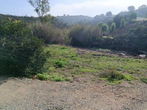 TERRENO RÚSTICO COM 720 M2 - COM SOLAR - BOMBAS - DEPOSITO DE ÁGUA - COM AMOVÍVEL - ALCARIAS GRANDES - CASTRO MARIM - ALGARVE