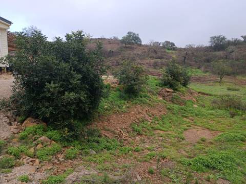 TERRENO RÚSTICO COM 720 M2 - COM SOLAR - BOMBAS - DEPOSITO DE ÁGUA - COM AMOVÍVEL - ALCARIAS GRANDES - CASTRO MARIM - ALGARVE