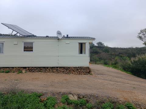 TERRENO RÚSTICO COM 720 M2 - COM SOLAR - BOMBAS - DEPOSITO DE ÁGUA - COM AMOVÍVEL - ALCARIAS GRANDES - CASTRO MARIM - ALGARVE