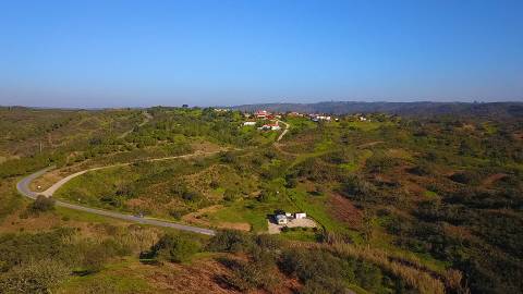 TERRENO RÚSTICO COM 720 M2 - COM SOLAR - BOMBAS - DEPOSITO DE ÁGUA - COM AMOVÍVEL - ALCARIAS GRANDES - CASTRO MARIM - ALGARVE