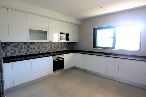 Apartamento T4, top floor, Tavira