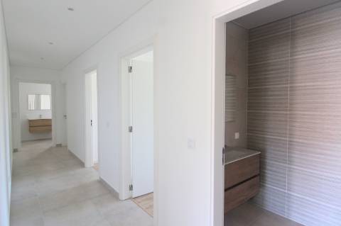 Apartamento T4, top floor, Tavira