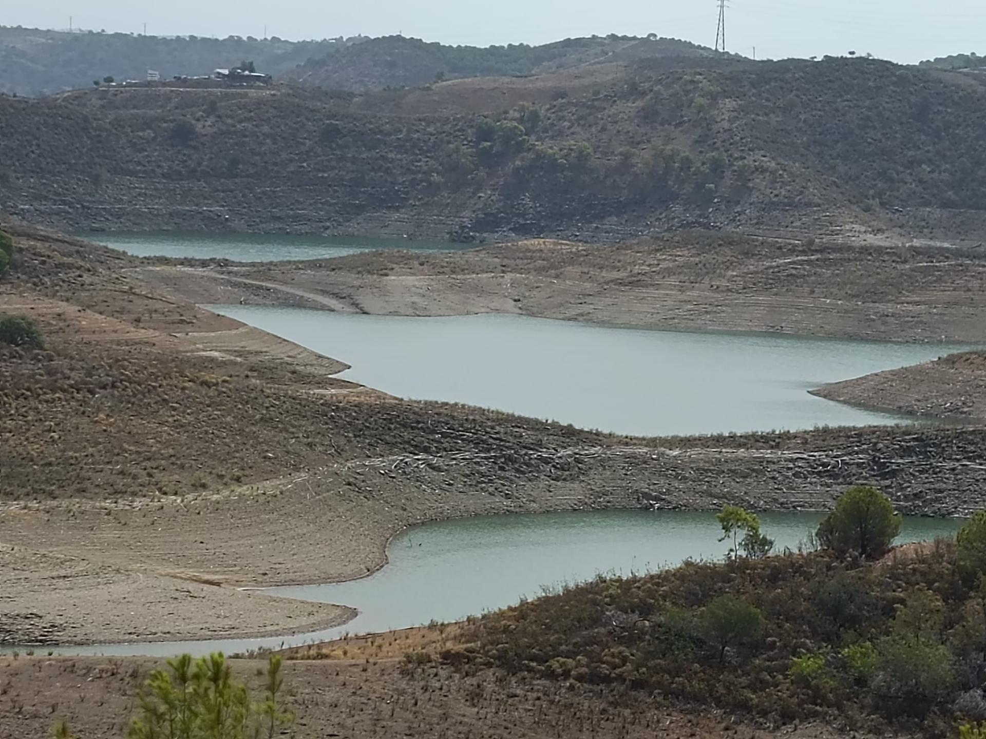 TERRENO COM 21040 M2 VISTA LAGO - PRÓXIMO AS ALCARIAS GRANDES - CASTRO MARIM - ALGARVE