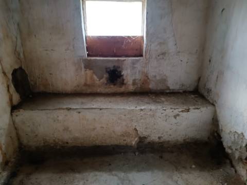 MORADIA ISOLADA EM RUÍNAS, PARA RECUPERAR COM TERRENO DE 1.560 M2 - AMPLIAR A 250 M2 - COM GARAGEM - PISCINA - ALCARIAS GRANDES - ALGARVE