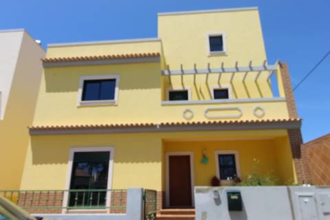 Moradia T4 em banda com piscina interior
