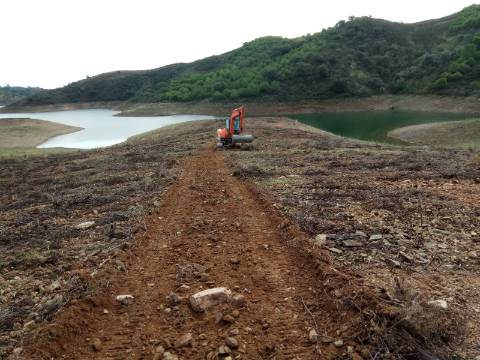 TERRENO RÚSTICO COM 7880 M2 JUNTO A BARRAGEM DO BELICHE - AZINHAL - CASTRO MARIM - ALGARVE - PORTUGAL