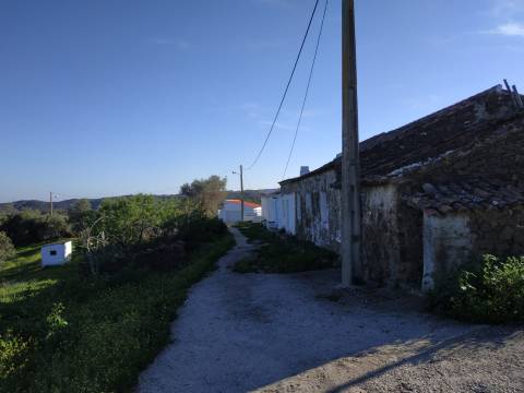 MORADIA T3 - COM SUITE - COM PROJECTO APROVADO - RECONSTRUIR - ALCARIAS GRANDES - CASTRO MARIM - ALGARVE