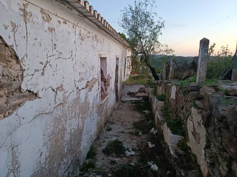 MORADIA T3 - COM SUITE - COM PROJECTO APROVADO - RECONSTRUIR - ALCARIAS GRANDES - CASTRO MARIM - ALGARVE