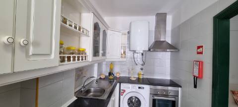 Apartamento T1+1 com Vista mar para arrendamento de Outubro a Maio