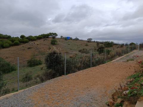 TERRENO COM 11.360 M2 - COM POÇO - SISTEMA SOLAR INTEGRADO - REGA - ALCARIAS GRANDES - AZINHAL - CASTRO MARIM - ALGARVE