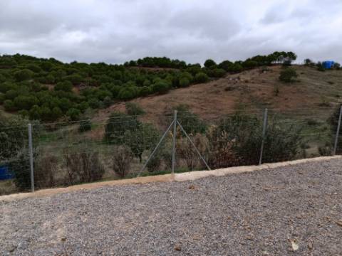 TERRENO COM 11.360 M2 - COM POÇO - SISTEMA SOLAR INTEGRADO - REGA - ALCARIAS GRANDES - AZINHAL - CASTRO MARIM - ALGARVE