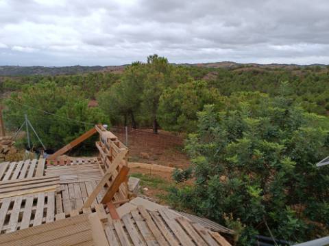 TERRENO COM 11.360 M2 - COM POÇO - SISTEMA SOLAR INTEGRADO - REGA - ALCARIAS GRANDES - AZINHAL - CASTRO MARIM - ALGARVE