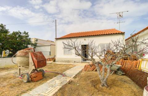 Moradia Remodelada a 7 minutos da Praia do Barril