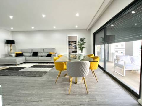 Apartamento T3, novo, em Condomínio com Piscina e jardim!!!