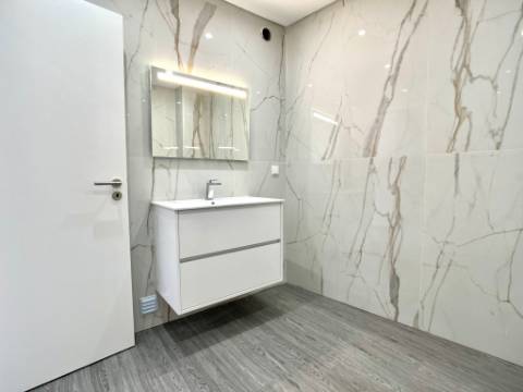 Apartamento T3, novo, em Condomínio com Piscina e jardim!!!