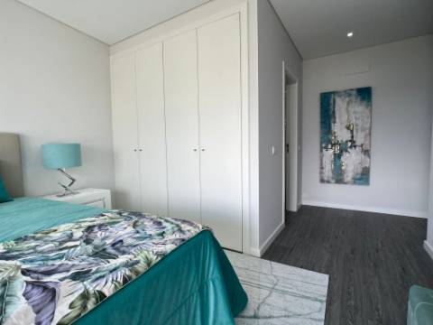 Apartamento T3 em Condomínio com Piscina .