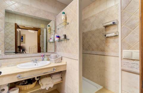 Moradia Térrea de 4 Quartos com 2ha em Local Privilegiado