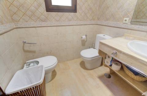 Moradia Térrea de 4 Quartos com 2ha em Local Privilegiado