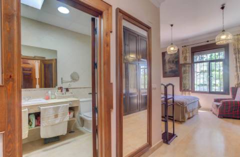 Moradia Térrea de 4 Quartos com 2ha em Local Privilegiado