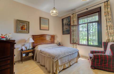 Moradia Térrea de 4 Quartos com 2ha em Local Privilegiado