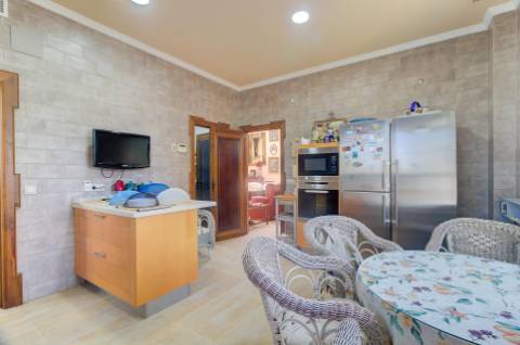 Moradia Térrea de 4 Quartos com 2ha em Local Privilegiado