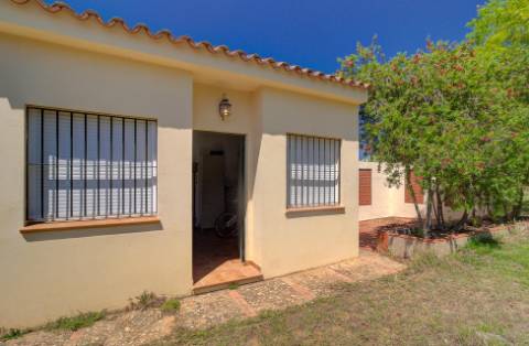 Moradia Térrea de 4 Quartos com 2ha em Local Privilegiado