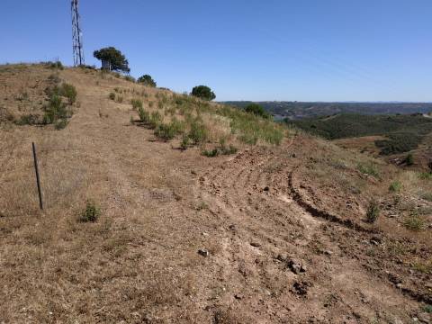 TERRENO RÚSTICO COM 20.000 M2 - VISTA LAGO - NO CERRO DO ENHO EM CASTRO MARIM - ALGARVE