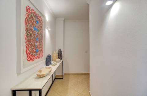 Apartamento T2 moderno com ampla varanda e decorado com qualidade para venda em VRSA
