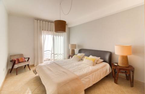 Apartamento T2 moderno com ampla varanda e decorado com qualidade para venda em VRSA