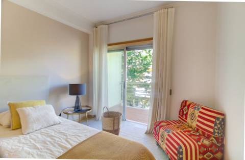 Apartamento T2 moderno com ampla varanda e decorado com qualidade para venda em VRSA